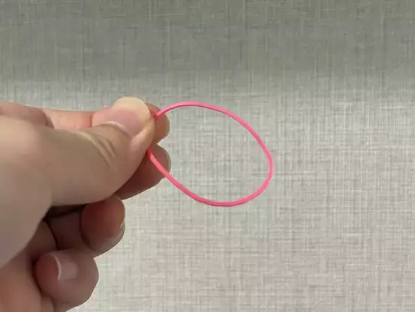 物干し竿に輪ゴムを『1本』巻くと？　洗濯物を干す時の『プチストレス』を解消してくれた！