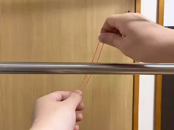 物干し竿に輪ゴムを『1本』巻くと？　洗濯物を干す時の『プチストレス』を解消してくれた！