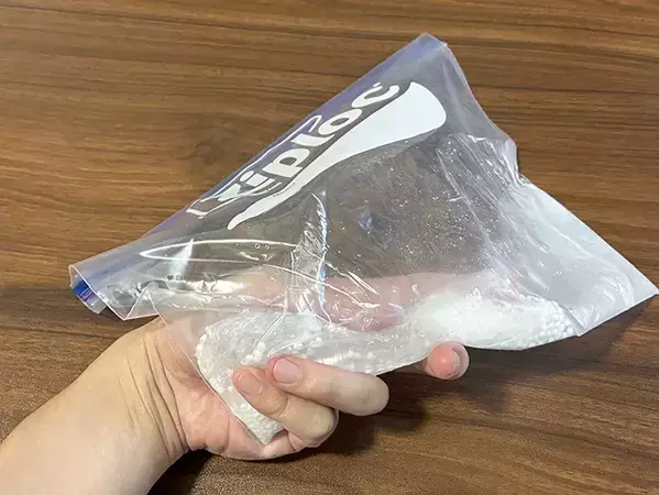 ジッパー袋が氷代わりになる！　自衛隊が教える5分で作れる冷却パックが、夏に便利