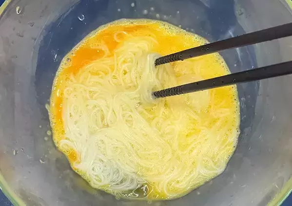 そうめんを『溶き卵』に混ぜてみて！　「あと一品」にも嬉しい簡単おかず【キッコーマンレシピ】