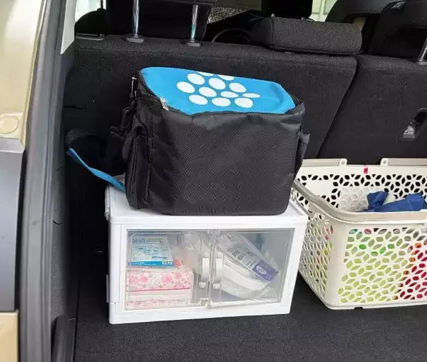 車の防災グッズ収納に『100均ケース』を使うと…　いざという時に取り出しやすい！