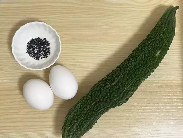 ゴーヤと一緒に小さじ2杯　夏の玉子焼きに「シャキシャキ食感」「香ばしさがいい」