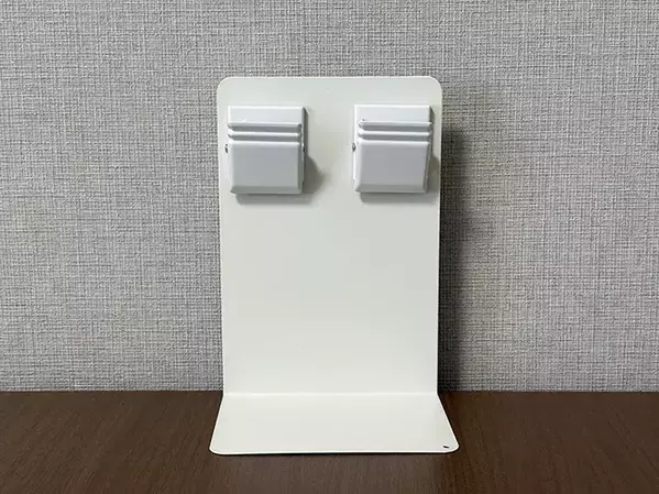 ブックエンドにマグネットクリップをくっつけると便利！　キッチンで役立つ活用法が、こちら