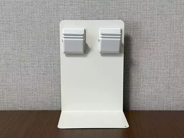ブックエンドにマグネットクリップをくっつけると便利！　キッチンで役立つ活用法が、こちら