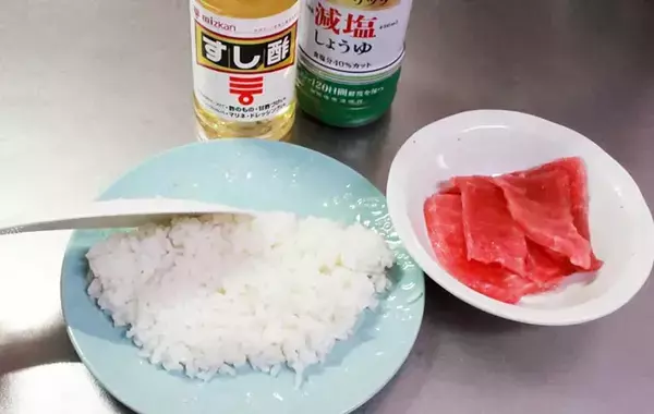 ご飯を半円形に盛って…完成した『丼ぶり』を思わず二度見「子供が喜ぶ」