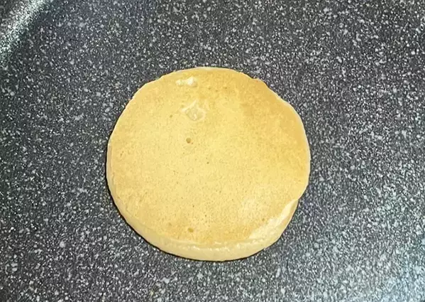 冷蔵庫の麦茶、余ってない？　ホットケーキミックスと混ぜて焼いてみたら…