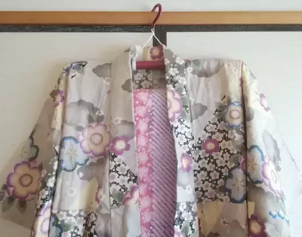 突っ張り棒を浴衣の両袖に通すと？　跡もシワもつかず「これはラク！」【洗濯術4選】