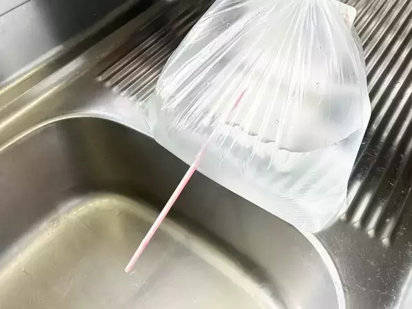 ビニール袋とストローでできる『節水対策』　災害時に助かる自衛隊の裏ワザが、こちら