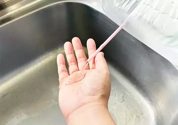 ビニール袋とストローでできる『節水対策』　災害時に助かる自衛隊の裏ワザが、こちら