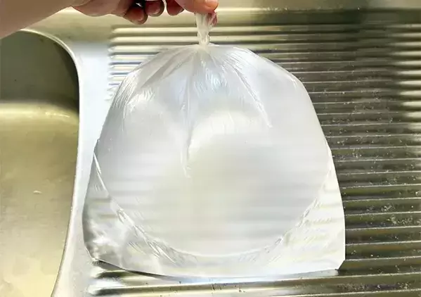 ビニール袋とストローでできる『節水対策』　災害時に助かる自衛隊の裏ワザが、こちら