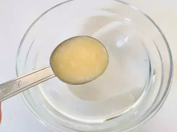 めんつゆの代わりに『大さじ2杯』と水を混ぜるだけ 「そうめんがすすむ」「ほんのり甘い」