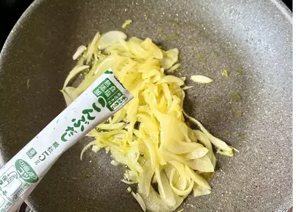 タマネギだけのパスタ　味つけに『小さじ1杯』入れると？「上品な和風の味わい」