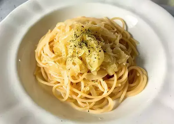 タマネギだけのパスタ　味つけに『小さじ1杯』入れると？「上品な和風の味わい」