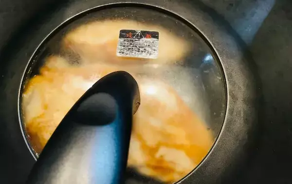 鶏むね肉が変わる『大さじ3杯』　味つけに10分漬けると「全然パサつかない」