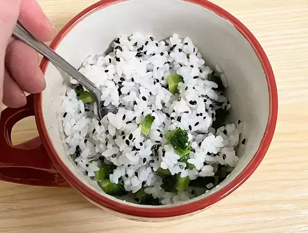 ゴーヤを『おにぎり』に入れると…　シャキシャキ食感で「食べる手が止まらない」