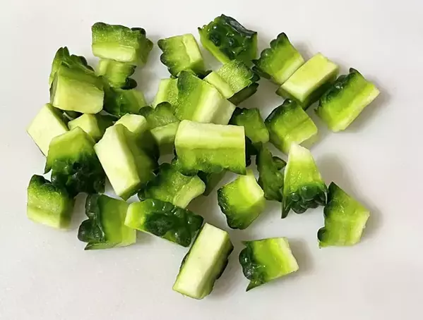 ゴーヤを『おにぎり』に入れると…　シャキシャキ食感で「食べる手が止まらない」