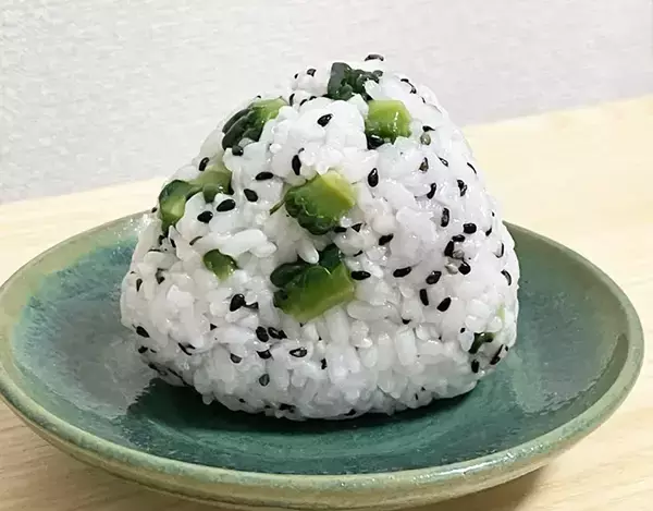 ゴーヤを『おにぎり』に入れると…　シャキシャキ食感で「食べる手が止まらない」
