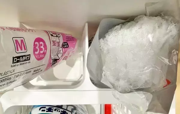 110円の『ペットボトルラック』が優秀！　4つ活用法を試したら「もう1個ほしい」【DAISO】