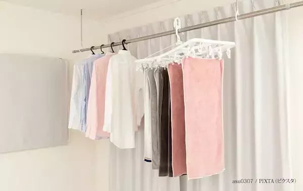 夏は1日中暑いから、夜も外に干しっぱなしでもいい？　洗濯のプロが回答