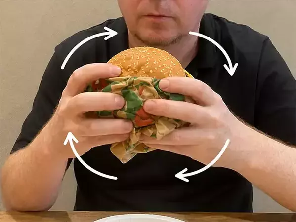 アメリカ人はなぜハンバーガーを回す？　実は「一番おいしい一口」を食べるためだった