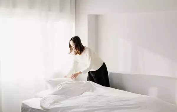 夏場のシーツ、週に何回洗うのがいい？　洗濯研究家の答えは…