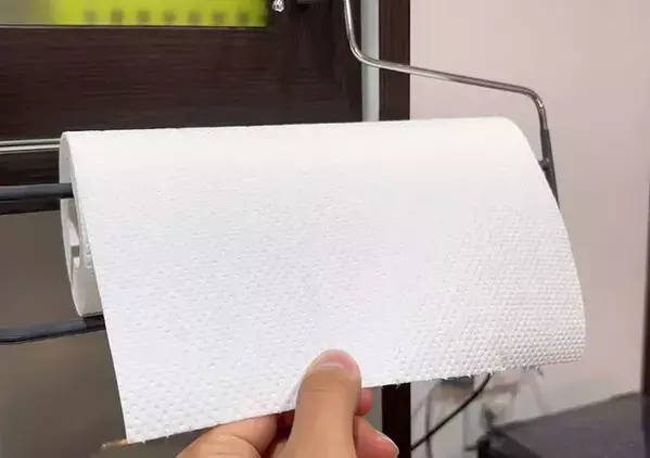 キッチン収納に『ズボン用ハンガー』を活用！　今すぐ真似できる「じゃない使い方」３選
