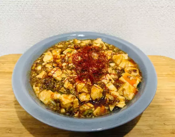 「豆腐とひき肉を入れて6分」　電子レンジで加熱して完成したモノが？