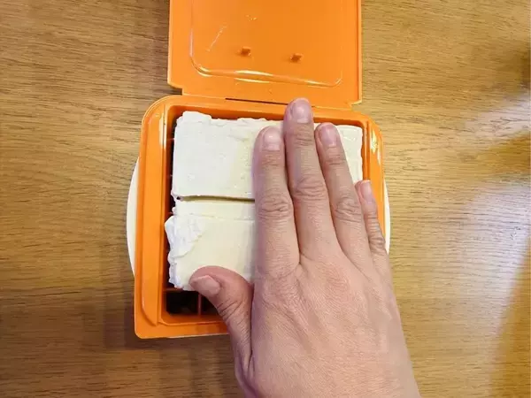 「豆腐とひき肉を入れて6分」　電子レンジで加熱して完成したモノが？