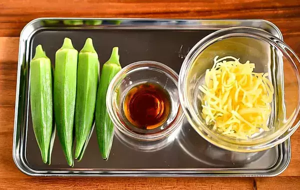オクラ4本とは思えない！　レンチン2分弱で作る『オクラのレンジチーズ蒸し』【管理栄養士】