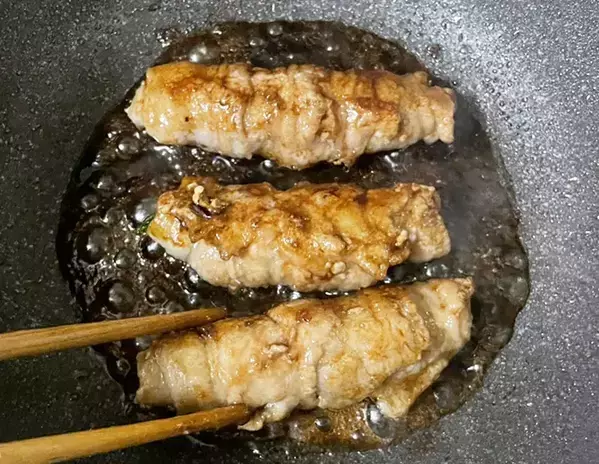 肉巻きの中に入れたのは？　意外と見ないレシピに「ペロリと完食」「シャキシャキ食感」