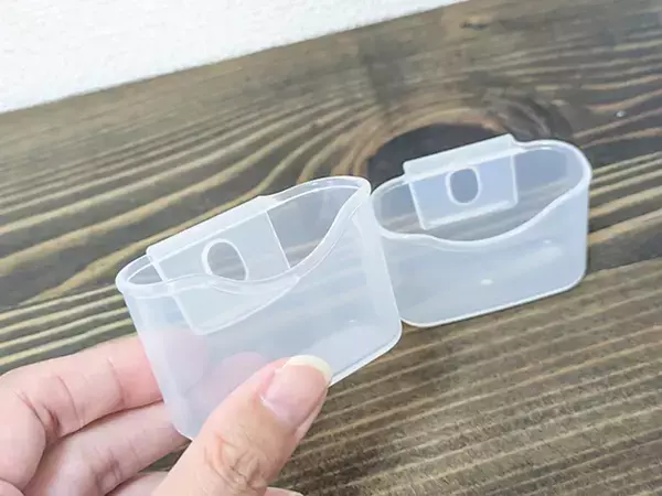110円『ペン立て用ポケット』が優秀！　ペン立て以外にもかけたら「もう探さなくていい」【DAISO】