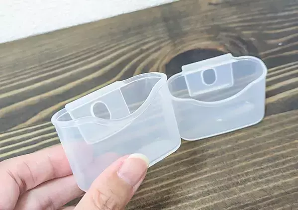 110円『ペン立て用ポケット』が優秀！　ペン立て以外にもかけたら「もう探さなくていい」【DAISO】