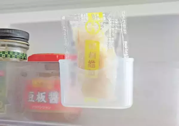 110円『ペン立て用ポケット』が優秀！　ペン立て以外にもかけたら「もう探さなくていい」【DAISO】