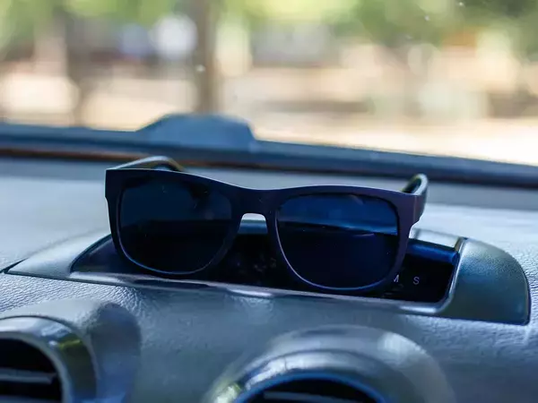 サングラス、運転中におすすめなのは？　メガネのプロが教える2つの基準
