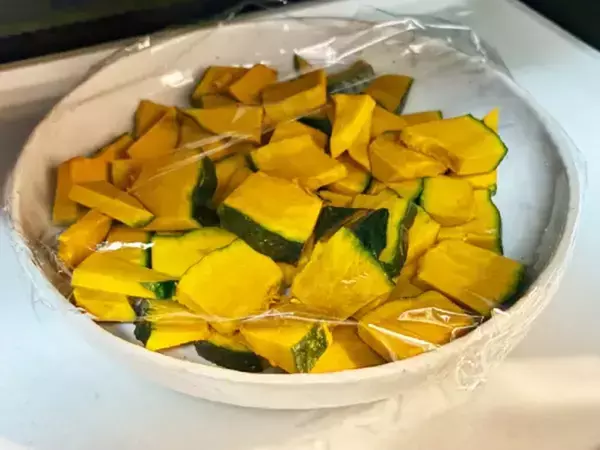 レンチンで作るカボチャの副菜　食べた夫が「これはウマい！」