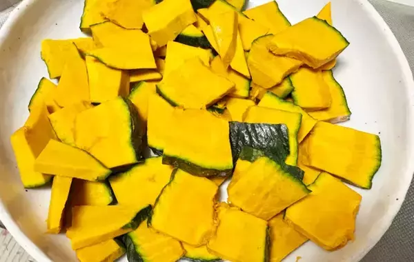 レンチンで作るカボチャの副菜　食べた夫が「これはウマい！」