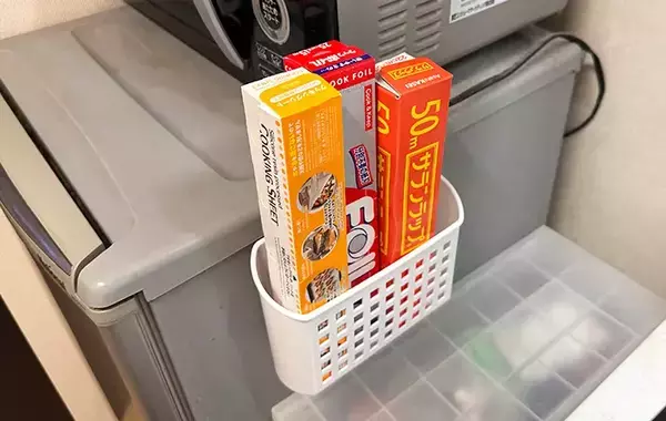 ダイソーのマグネットボックスが1つあると「家中が片づく」　隙間やデッドスペースを有効活用！