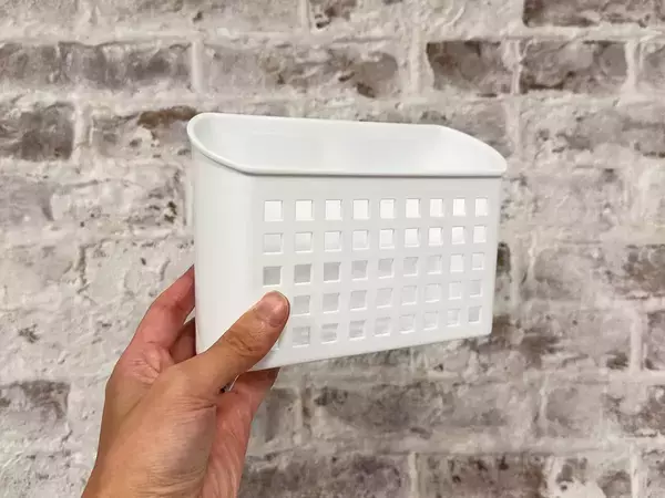 ダイソーのマグネットボックスが1つあると「家中が片づく」　隙間やデッドスペースを有効活用！