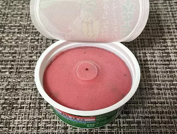 夏の定番『スイカバー』がカップに？　話題のアイスに「食感が上品」「ゆっくり楽しめる」