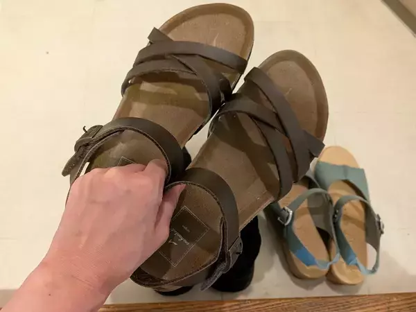 そのサンダル、3年以上履いてない？　靴のプロが教える劣化サインとは