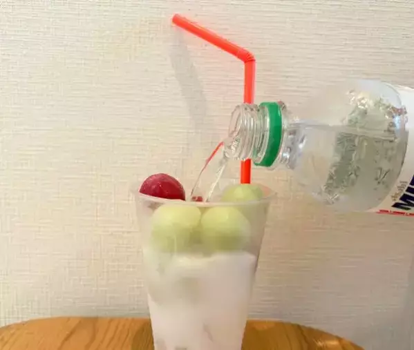 『三ツ矢サイダー』はそのまま飲みません　氷の代わりに入れたのは？