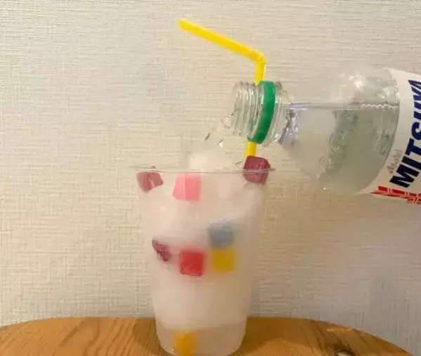 『三ツ矢サイダー』はそのまま飲みません　氷の代わりに入れたのは？