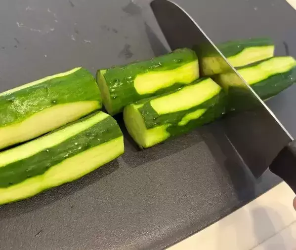 『白だしに漬けて一晩』　凍らせたキュウリの食感が？「これはクセになる！」