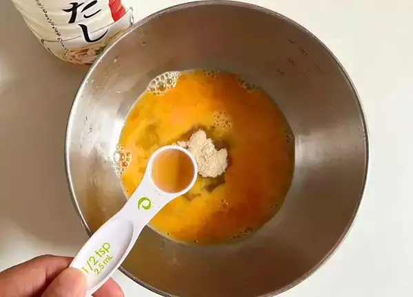 玉子焼きに白だしと『3個』入れてみて！　大人も喜ぶ具材に「濃厚でたまらない」