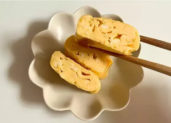 『大さじ1杯』入れてみて！　濃厚なめらかな玉子焼きに「プリンみたい」「いつものより好き」