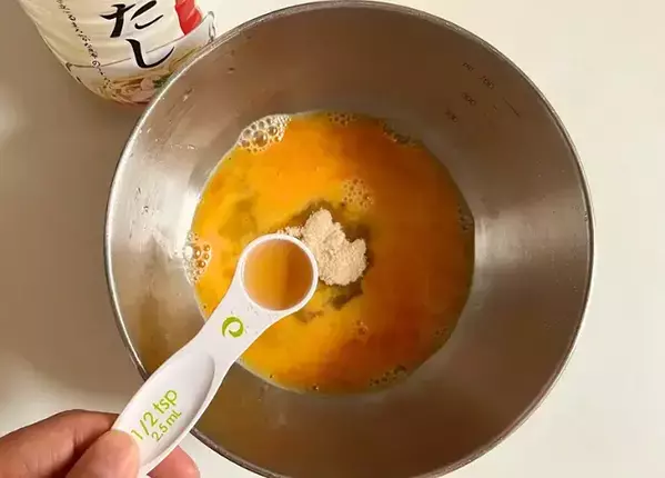 『大さじ1杯』入れてみて！　濃厚なめらかな玉子焼きに「プリンみたい」「いつものより好き」