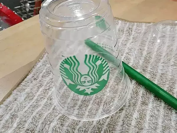 飲み終えたスタバカップ、捨てないで！　すぐできる再利用テクに「家中に置きたい」「気分も上がる」