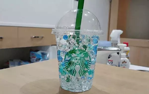 飲み終えたスタバカップ、捨てないで！　すぐできる再利用テクに「家中に置きたい」「気分も上がる」