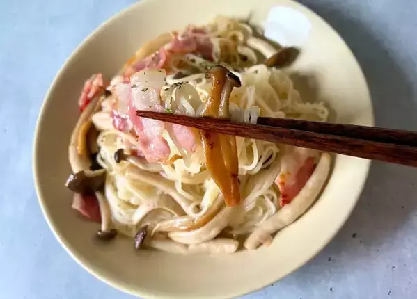 そうめんを『バター』で炒めてみると？「味の決め手は小さじ1杯」