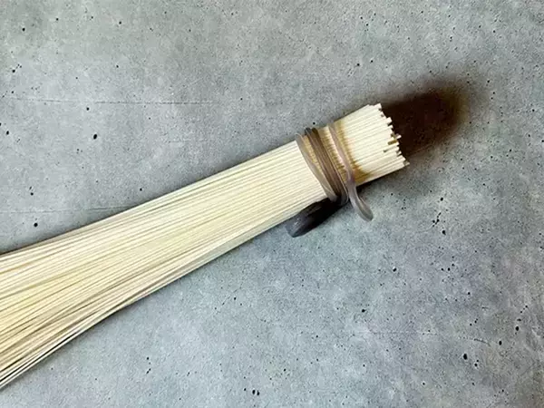 「麺が絡まって盛りつけにくい…」　プチストレスを解消するゆで方に「お店みたいなそうめん！」
